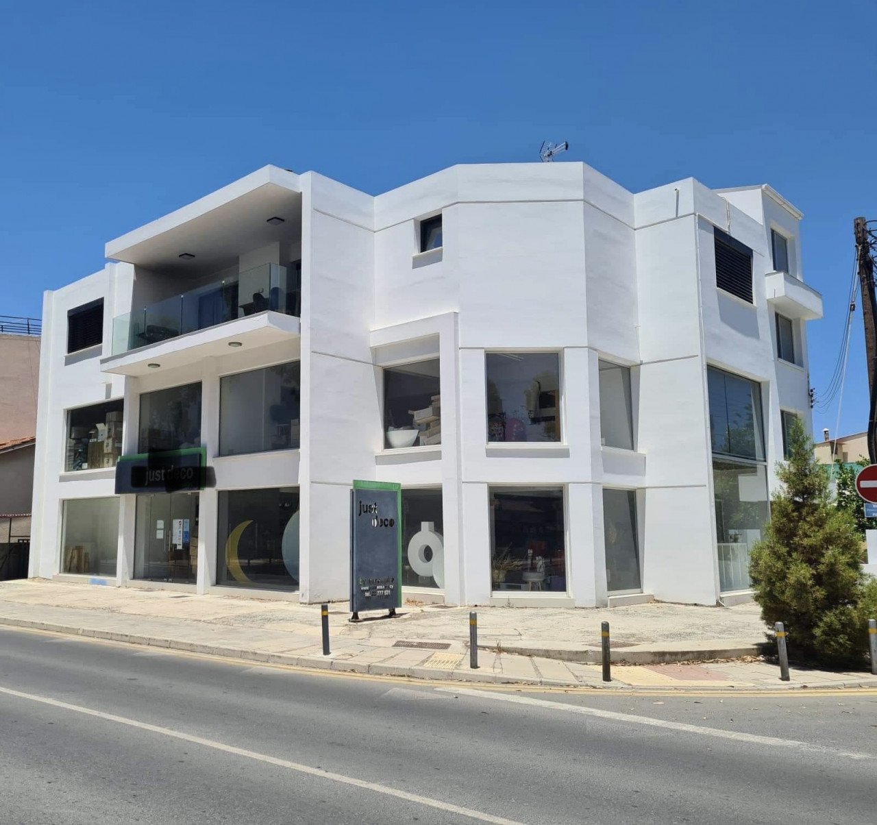 Property for Rent: Commercial (Shop) in Agios Dometios, Nicosia for Rent | Key Realtor Cyprus